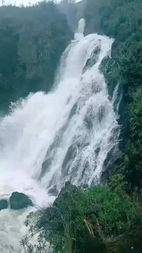 Vista de las cascadas del río Muyoc, La Paccha